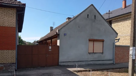 Za 30.500 evra prodaju kuću u Srbobranu: Dve parcele, svi priključci, vlasništvo 1/1
