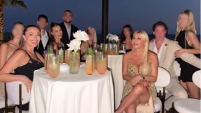 Ražnatovići na svadbi kod kumova na Kipru! Ceca grmi u crnoj haljini, a svi gledaju u njenu sestru Lidiju