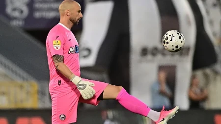 Autogol o kojem bruji Srbija: Golman hteo da ispuca loptu, pa se obrukao (VIDEO)