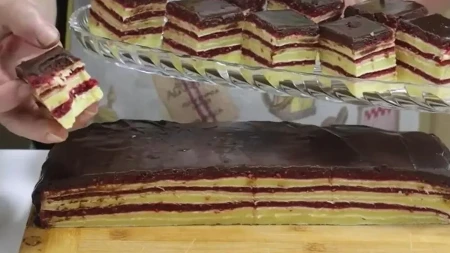 Kolač koji se ne peče, a svi traže recept! Mađarice sa rozen korama i neodoljivim filom od maline