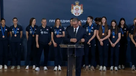 Predsednik Vučić se obratio odbojkašicama: Niko ne zna koliko znoja prolijete...