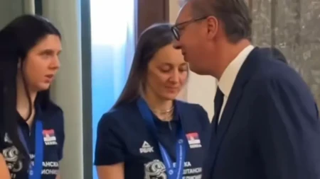 Video koji nećete videti na profilima antisrba - Slađana Mirović se pozdravlja sa predsednikom Srbije