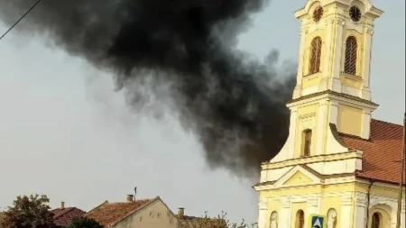 Stravičan požar u Krnjaševcima: Gust dim nadvio se iznas kuća