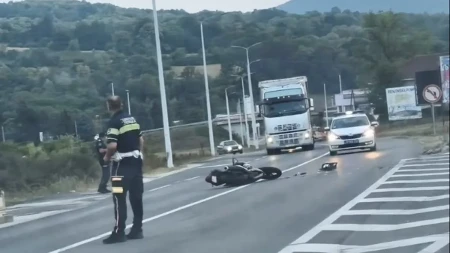 Oboren motociklista kod Gornjeg Milanovca: Delovi motora rasuti po magistrali