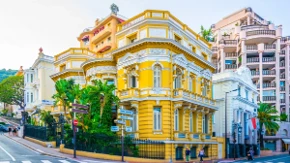 Ovo je najbogatije romsko selo: Svaka kuća je palata, a od količine kiča zaboleće vas oči